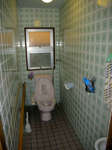 T様トイレ着工前、窓共_R.jpg