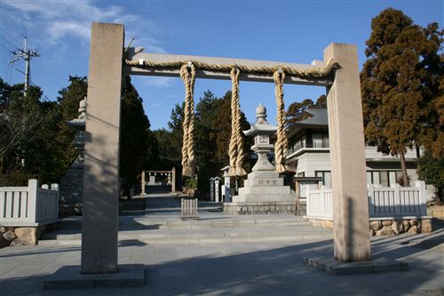 広田神社 参道しめ飾り_R.jpg