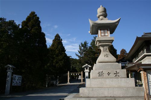 広田神社 大灯篭_R.jpg