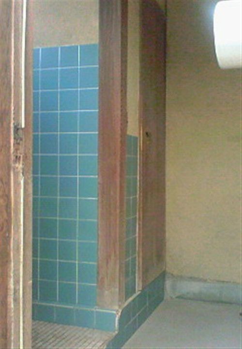 外部トイレ着工前 001_R.jpg